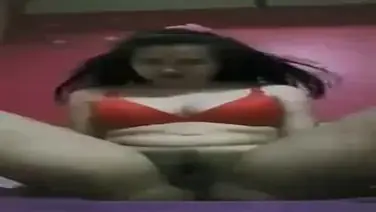 Dokumentasi Gadis Cantik Live Bersantai Kasur Bh Merah