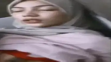 Tante Cantik Pasrah Goyang Kasur Bareng Pria