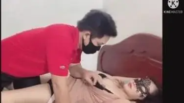 Tante Istri Cantik Pasrah Goyang Kasur Tidur