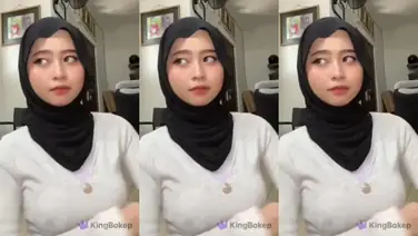 Ukhti Amalia Mutya Hijab Cantik Pasrah Kasur