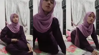 Ukhti Hijab Cantik Bersantai Di Kasur Pink